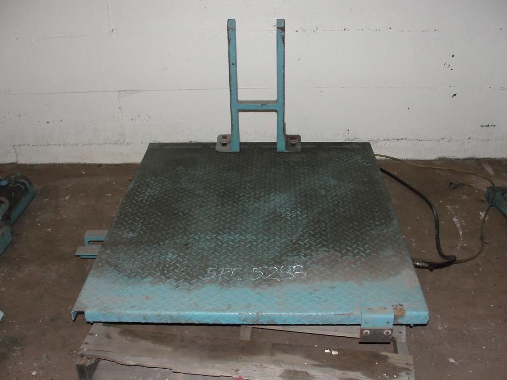 Material Handling Equipment scissor lift table, 40 x 47 platform