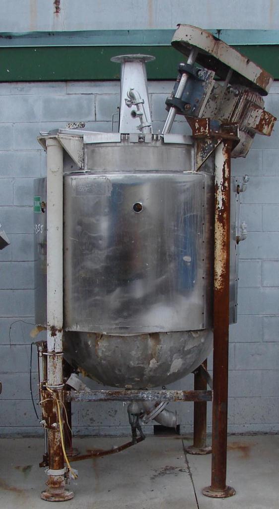 Kettle 300 gallon Hubbert hemispherical bottom kettle, 5 hp lightnin agitator, 100 psi jacket rating, Stainless Steel1