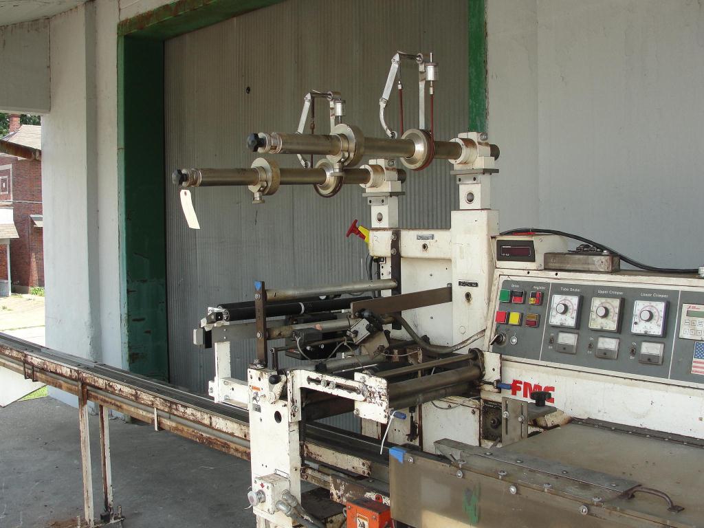 Wrapping machine FMC horizontal flow wrapping machine model WA520, speed 200 ppm4