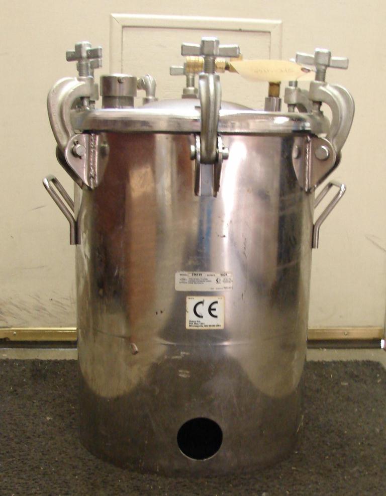 Tank 9 gallon vertical tank, Stainless Steel Contact Parts, 110 psi @ 250f internal, dish bottom