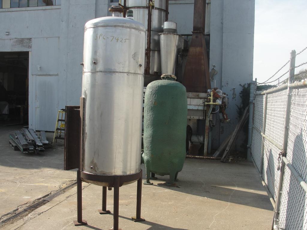 Tank 225 gallon vertical tank, Stainless Steel, dish2