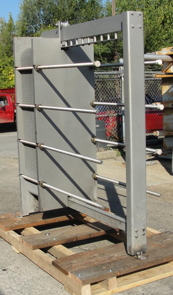 Heat Exchanger 549 sq.ft. Waukesha Cherry Burrell plate heat exchanger, Stainless Steel3
