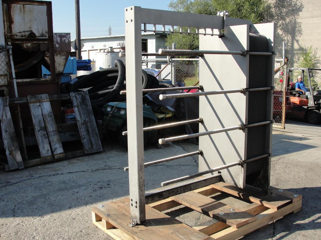 Heat Exchanger 549 sq.ft. Waukesha Cherry Burrell plate heat exchanger, Stainless Steel4