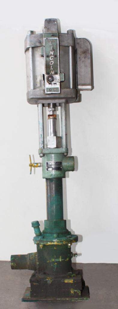 Pump 3 inlet Lincoln Industrial positive displacement pump model 84900, CS