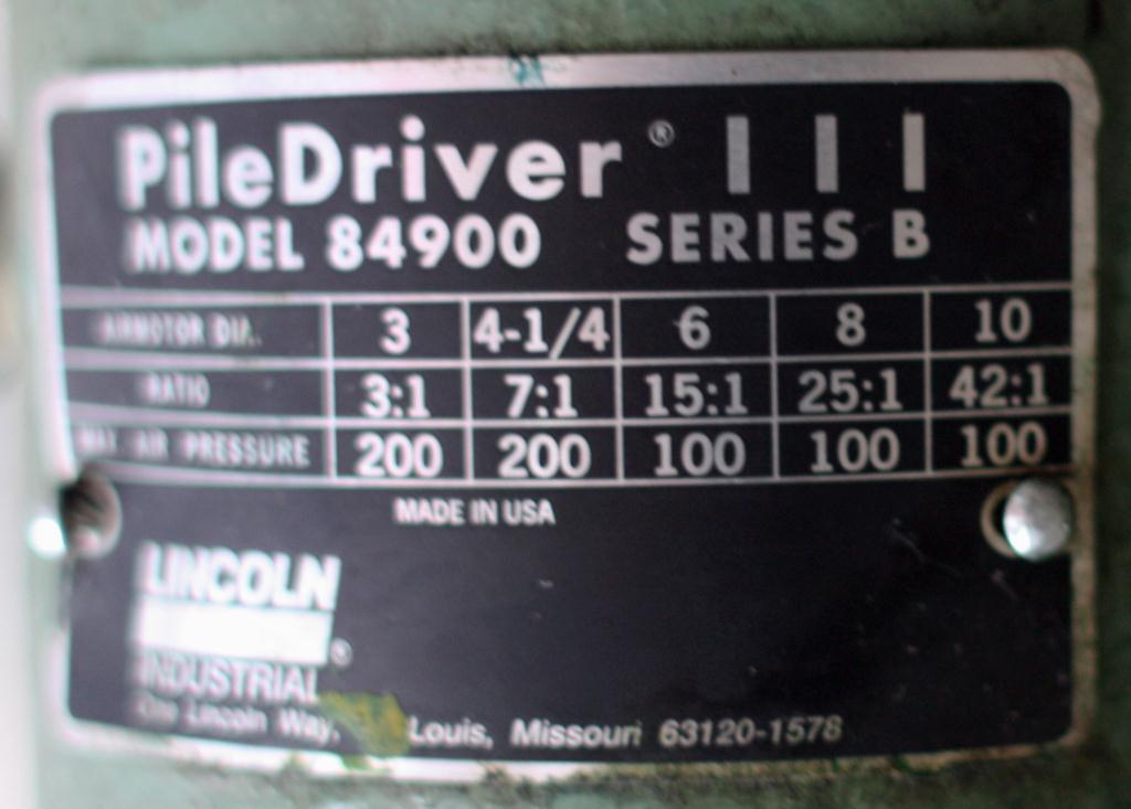 Pump 3 inlet Lincoln Industrial positive displacement pump model 84900, CS3