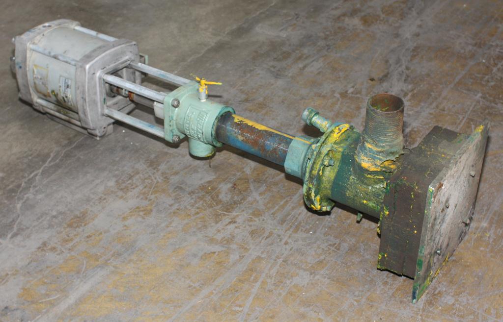 Pump 3 inlet Lincoln Industrial positive displacement pump model 84900, CS6