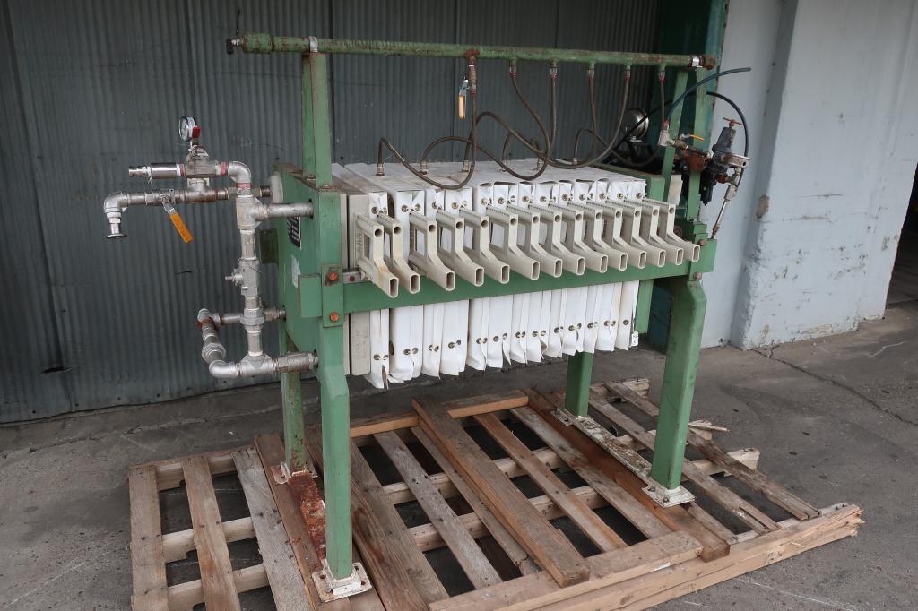 Filtration Equipment 2 cu.ft. Avery Filter Co. recessed plate filter press model 470LS/12/32, poly