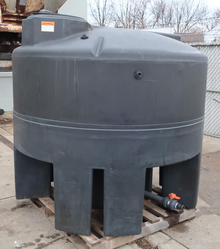 Tank 750 gallon vertical tank, Polypropylene, dome bottom2