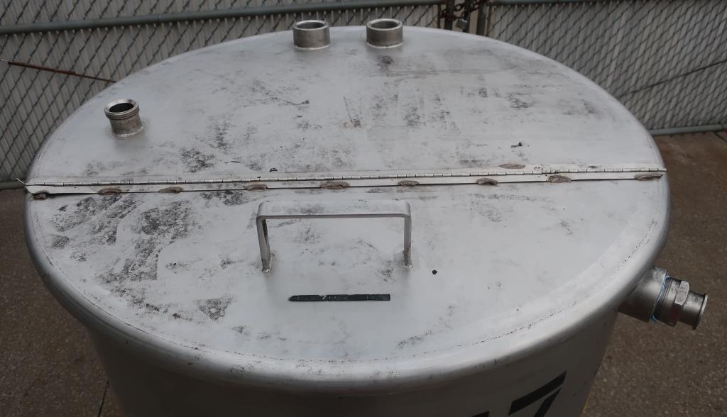 Tank 150 gallon vertical tank, Stainless Steel, flat bottom, On casters6