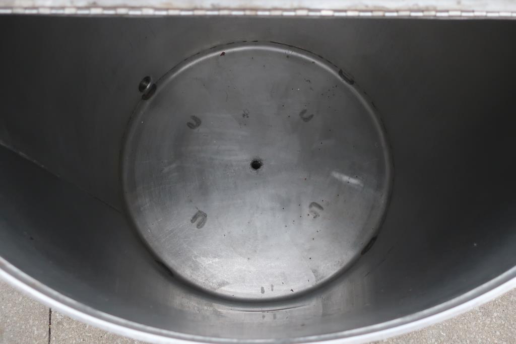 Tank 150 gallon vertical tank, Stainless Steel, flat bottom, On casters7