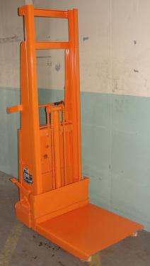 Material Handling Equipment 1500 lbs capacity Crown drum lift model 15B, 67 lift height